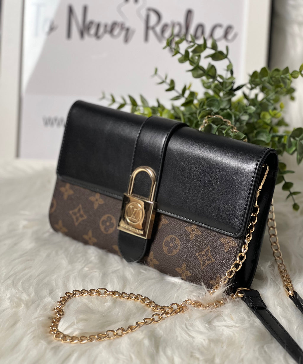 L-Crossbody’s (2 colors available)