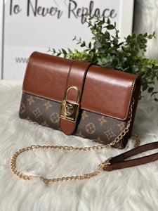 L-Crossbody’s (2 colors available)