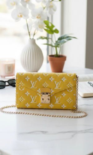 L-Crossbody’s (4 colors available)